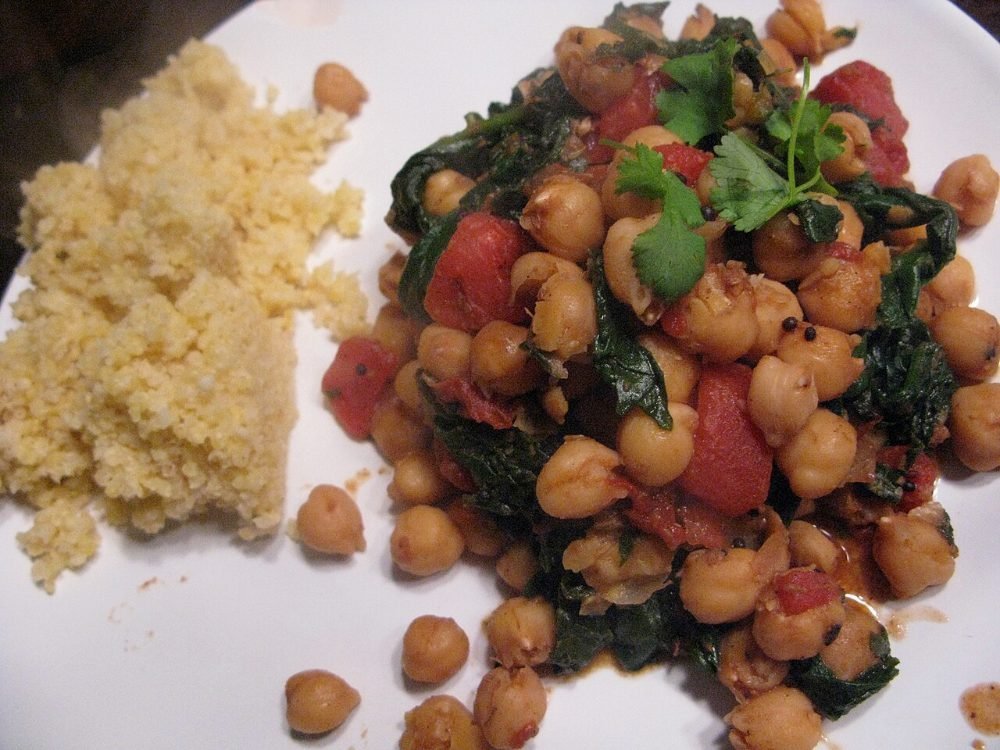 Cazuela de garbanzos con espinacas en salsa cremosa de coco