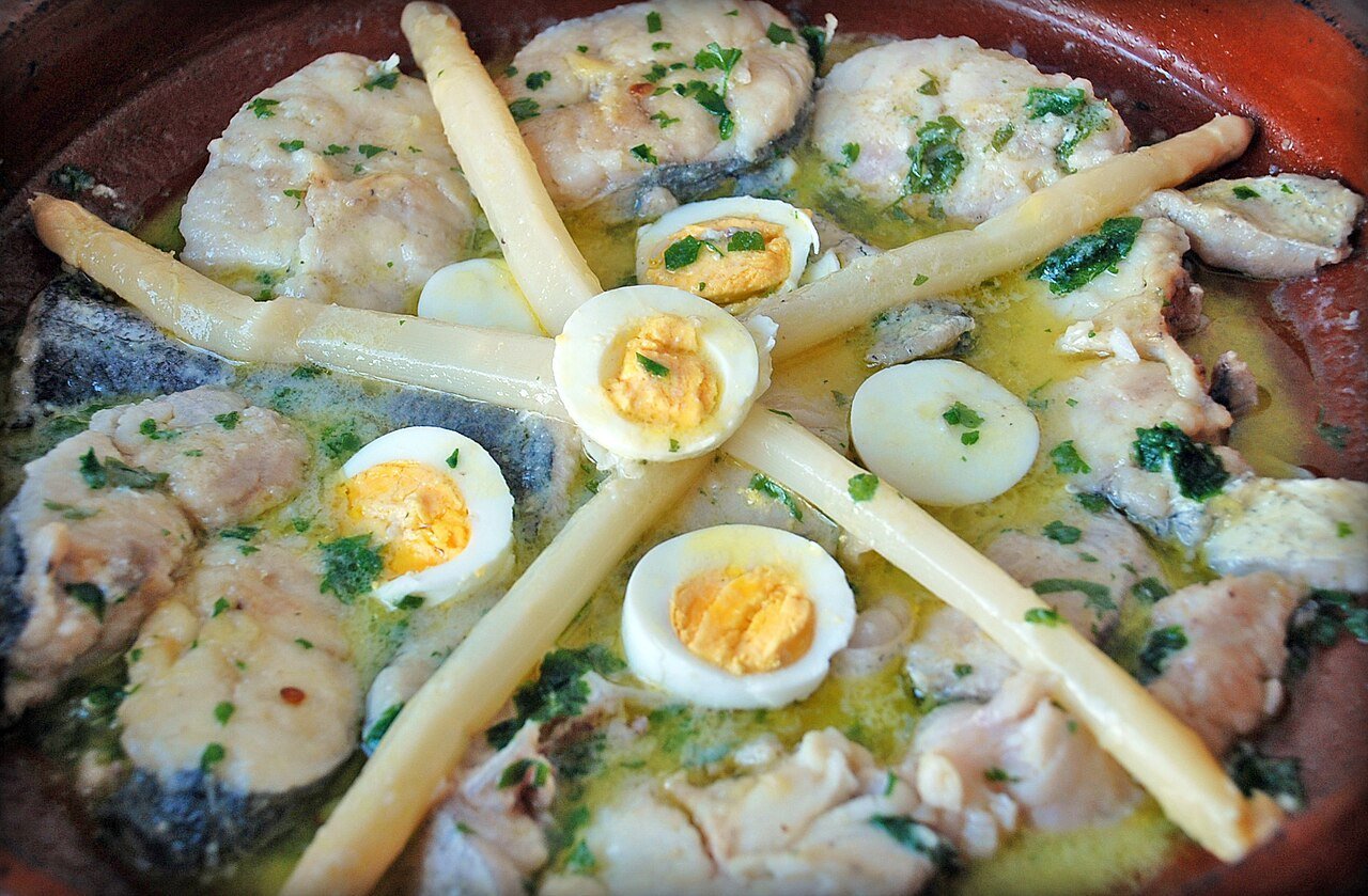 Lomos de merluza en salsa verde con perejil