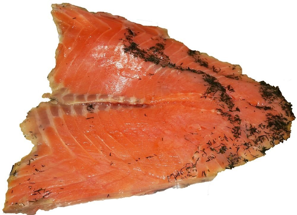 Lomo de salmón marinado con eneldo cortado en lonchas finas